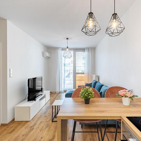 Leo Apartment - Ac & Free Parking Pressburg Exterior foto