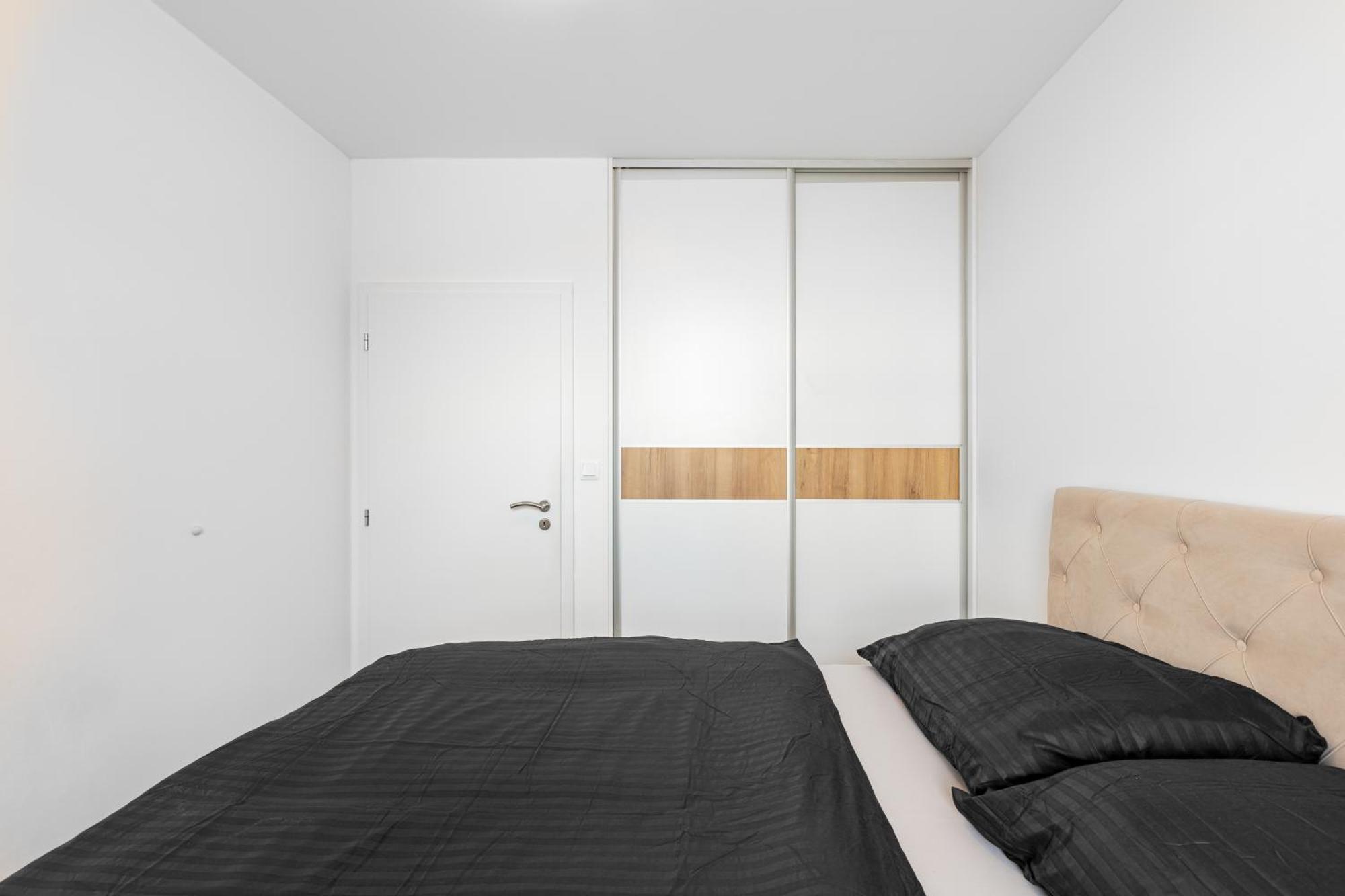 Leo Apartment - Ac & Free Parking Pressburg Exterior foto