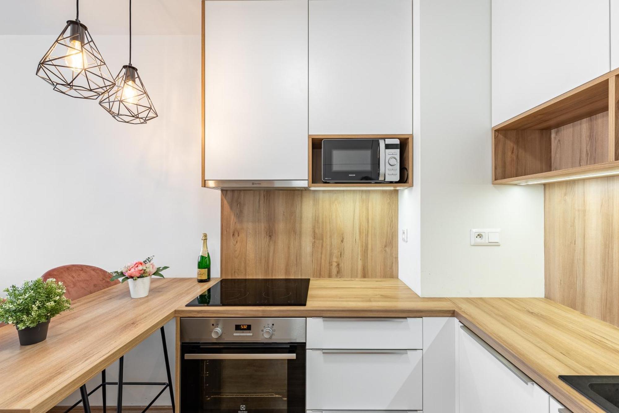Leo Apartment - Ac & Free Parking Pressburg Exterior foto