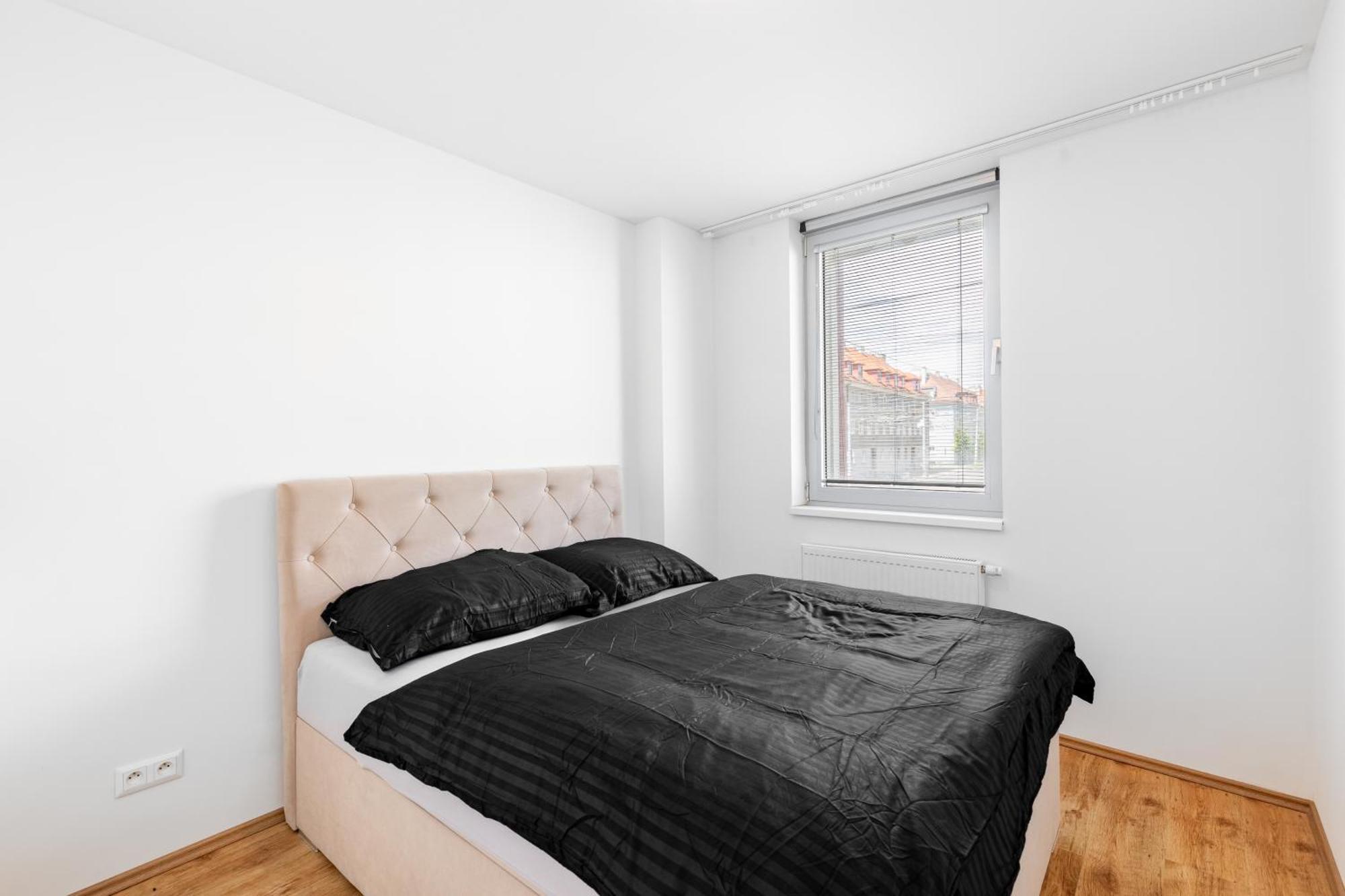 Leo Apartment - Ac & Free Parking Pressburg Exterior foto