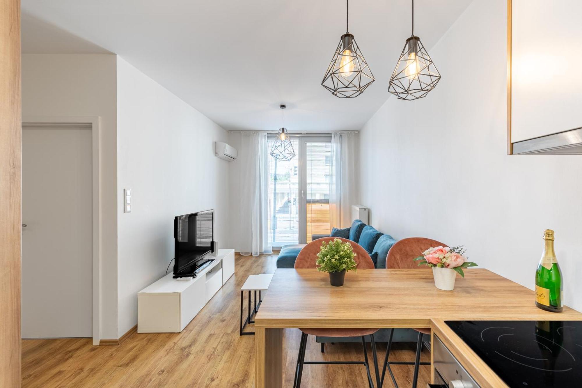 Leo Apartment - Ac & Free Parking Pressburg Exterior foto