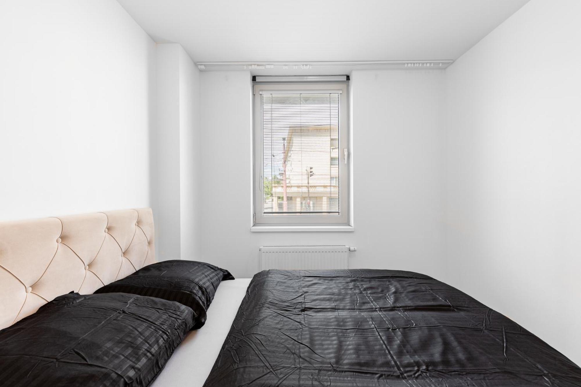 Leo Apartment - Ac & Free Parking Pressburg Exterior foto