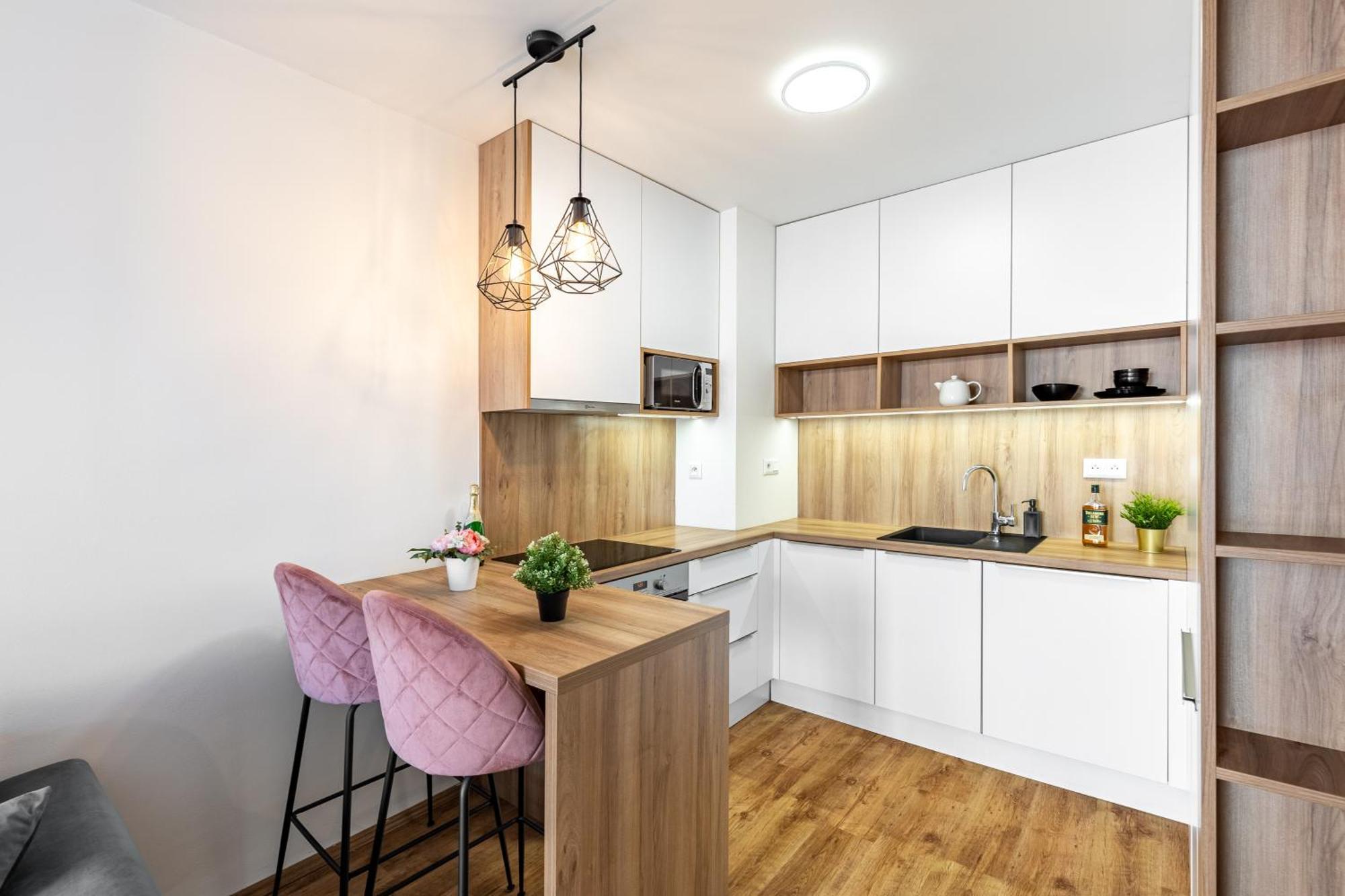 Leo Apartment - Ac & Free Parking Pressburg Exterior foto