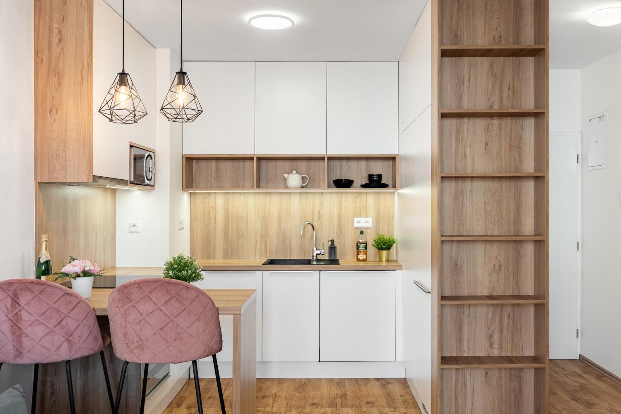 Leo Apartment - Ac & Free Parking Pressburg Exterior foto
